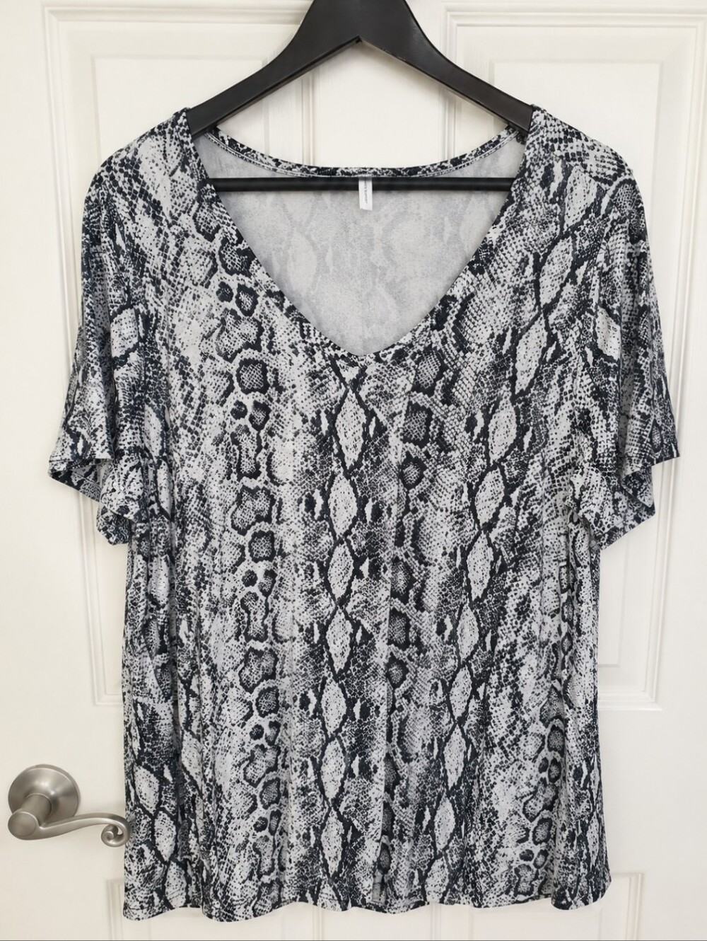 Popyoung Black White Snakeskin Print Spandex Blend Vneck Tunic Top Sz 2XL